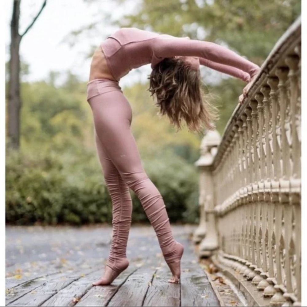 ALO Yoga Idol rare rosewater Y.